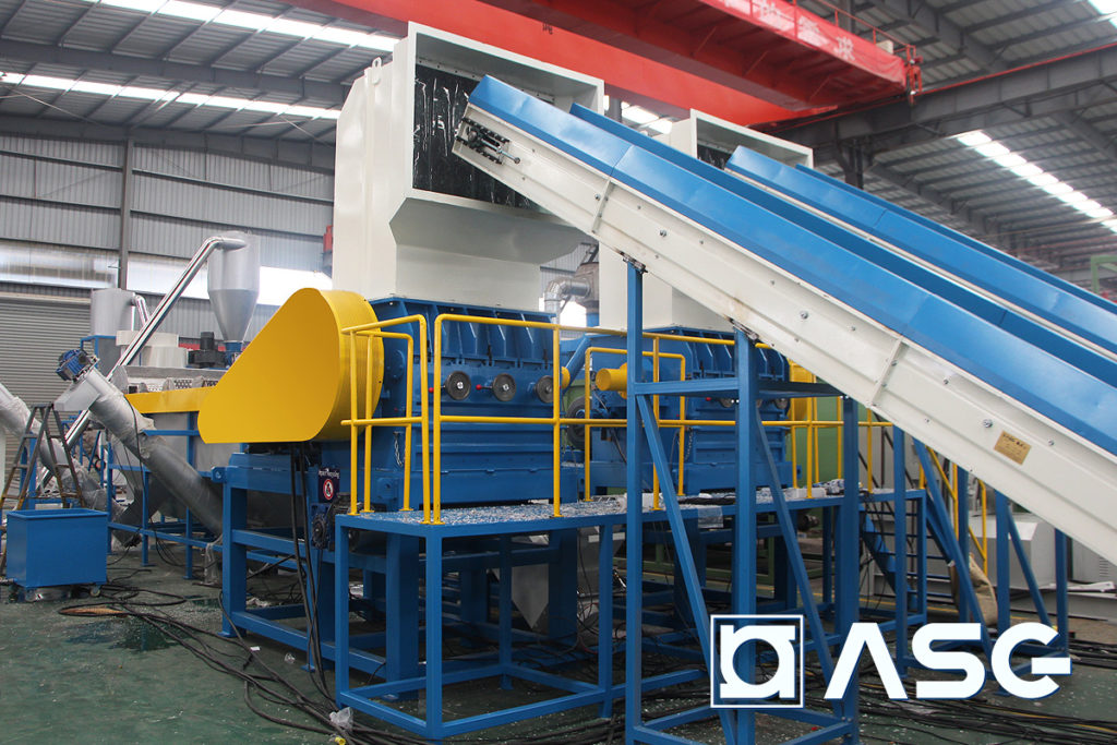 wet plastic granulator machines front view with conveyors